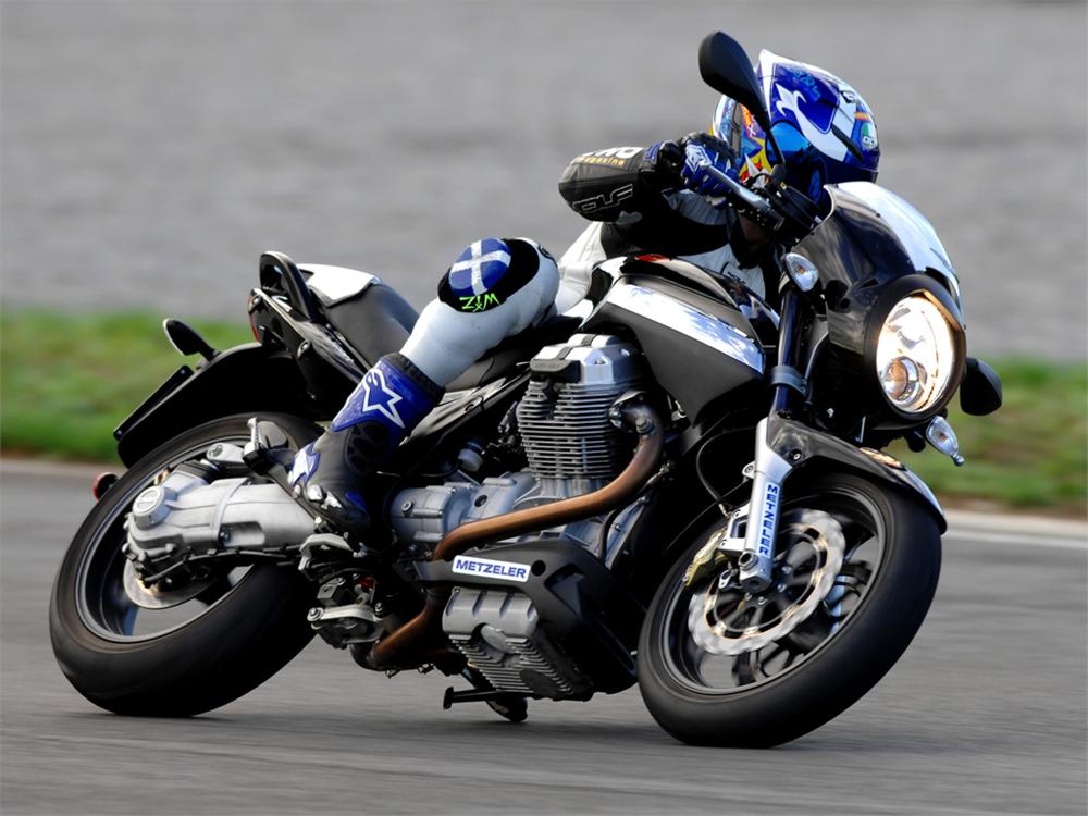 Moto Guzzi 1200 Sport Wallpaper Design