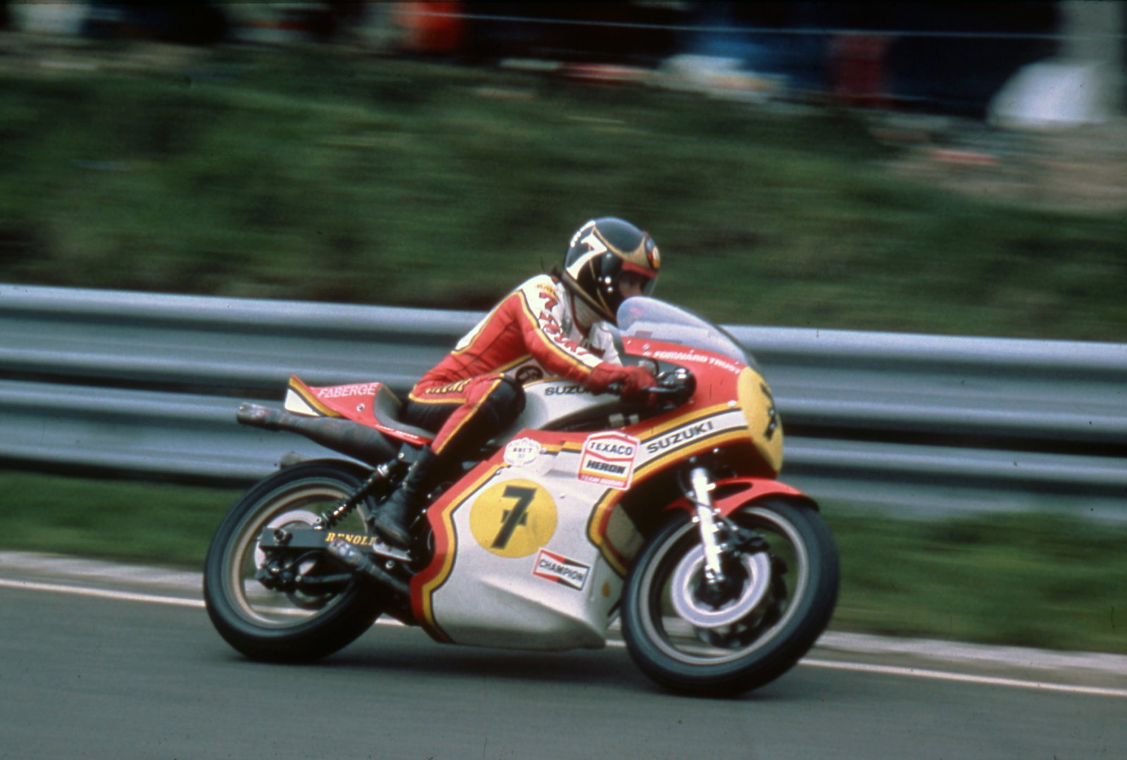 Barry Sheene riding a Suzuki XR14. Credit - Suzuki