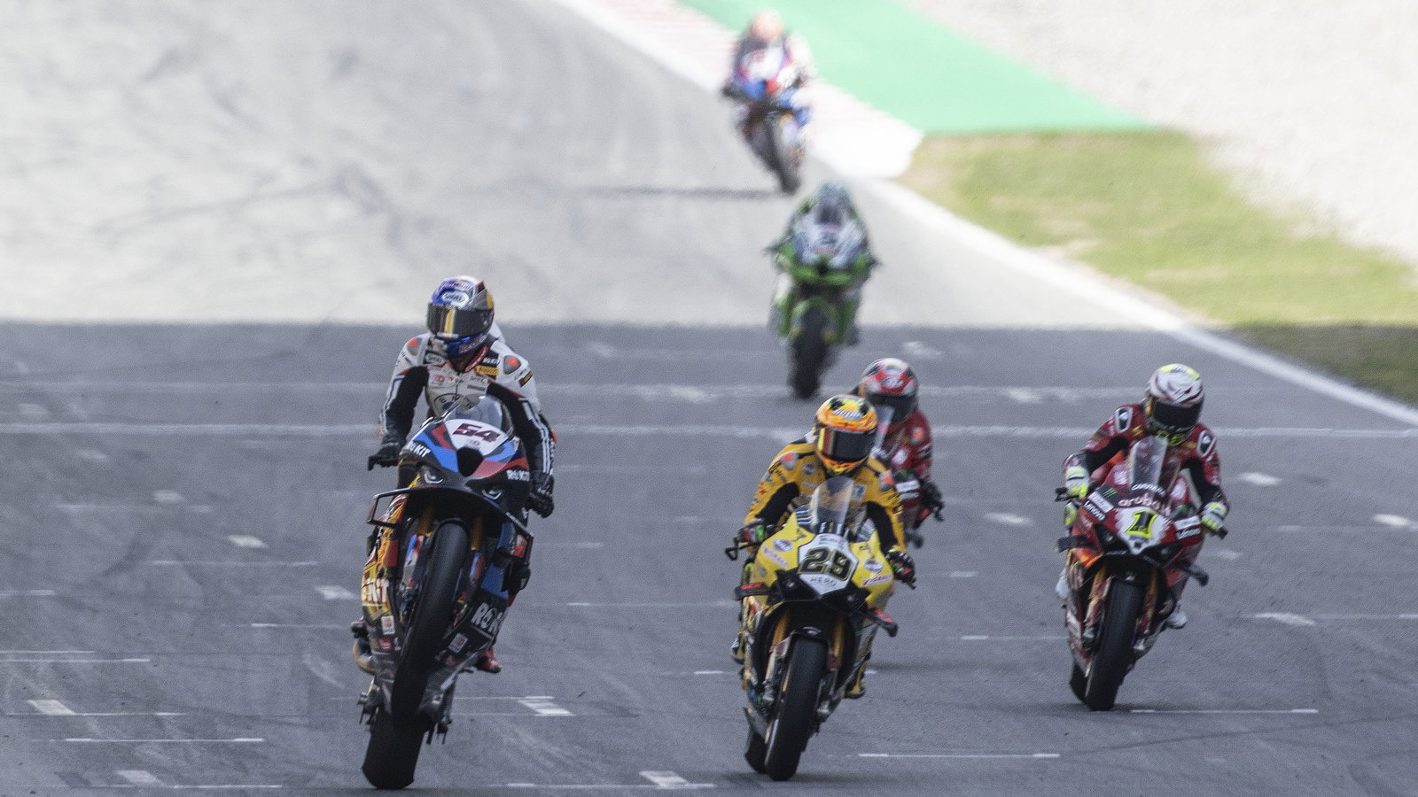 Toprak Razgatlioglu wins 2024 Catalan WorldSBK Superpole Race. - Gold and Goose