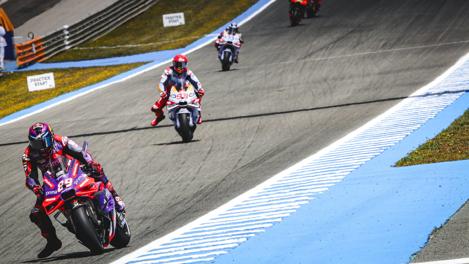Jorge Martin leads 2024 Spanish MotoGP Sprint. - Gold and Goose