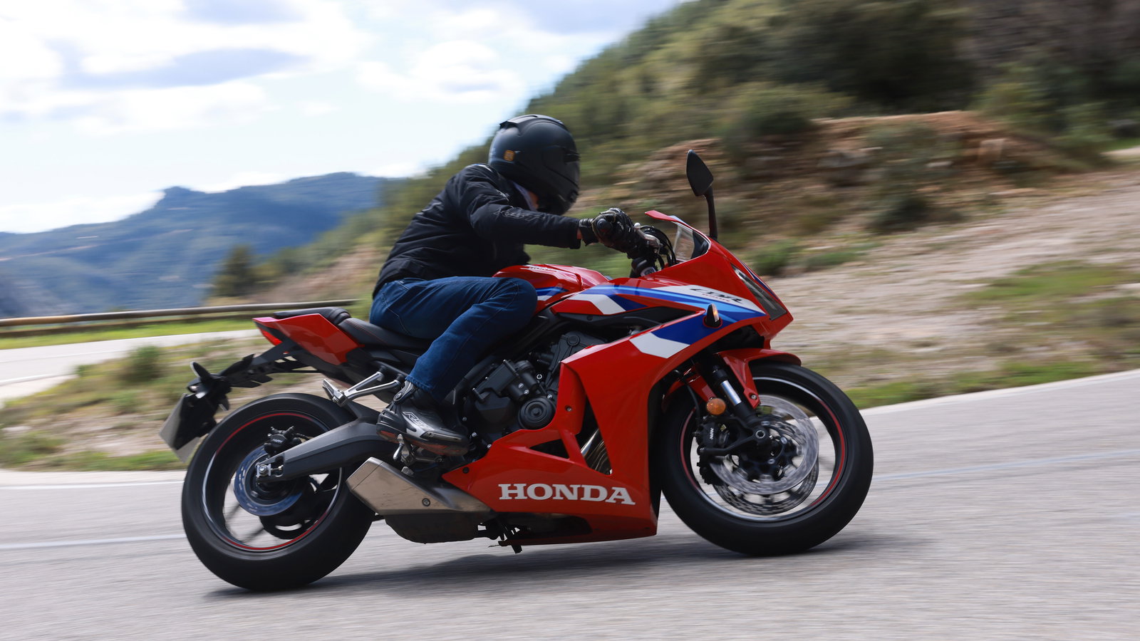 Honda CBR650R - riding