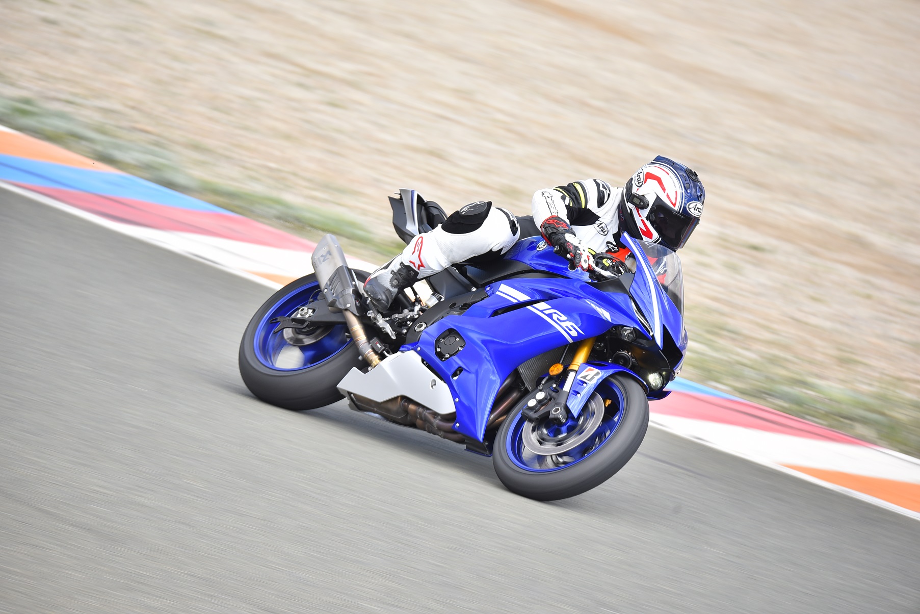 Bien que la R6 sur route ait disparu de nombreux marchés après que des réglementations en matière d'émissions de plus en plus strictes l'aient rendue difficile à justifier, Yamaha a continué à offrir le modèle de base de course aux coureurs participant à des championnats nationaux, aux coureurs de club et aux fans de journées sur piste