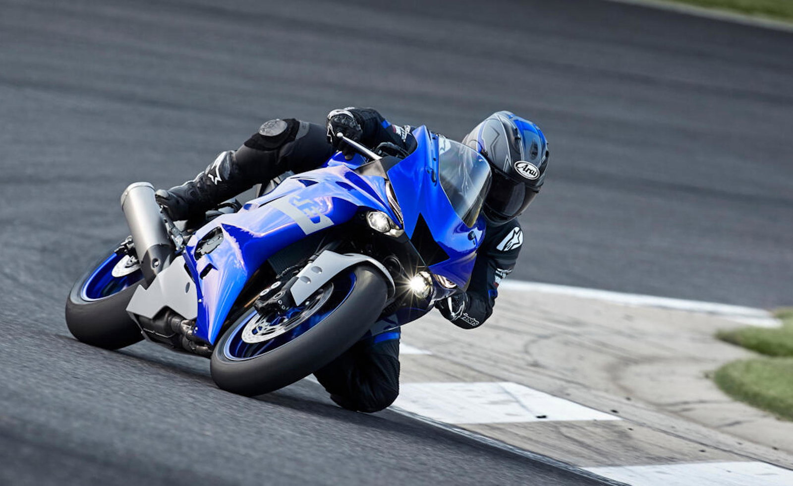 2021_YAM_YZFR6RACE_EU_DPBMC_ACT_005_03_preview.jpg