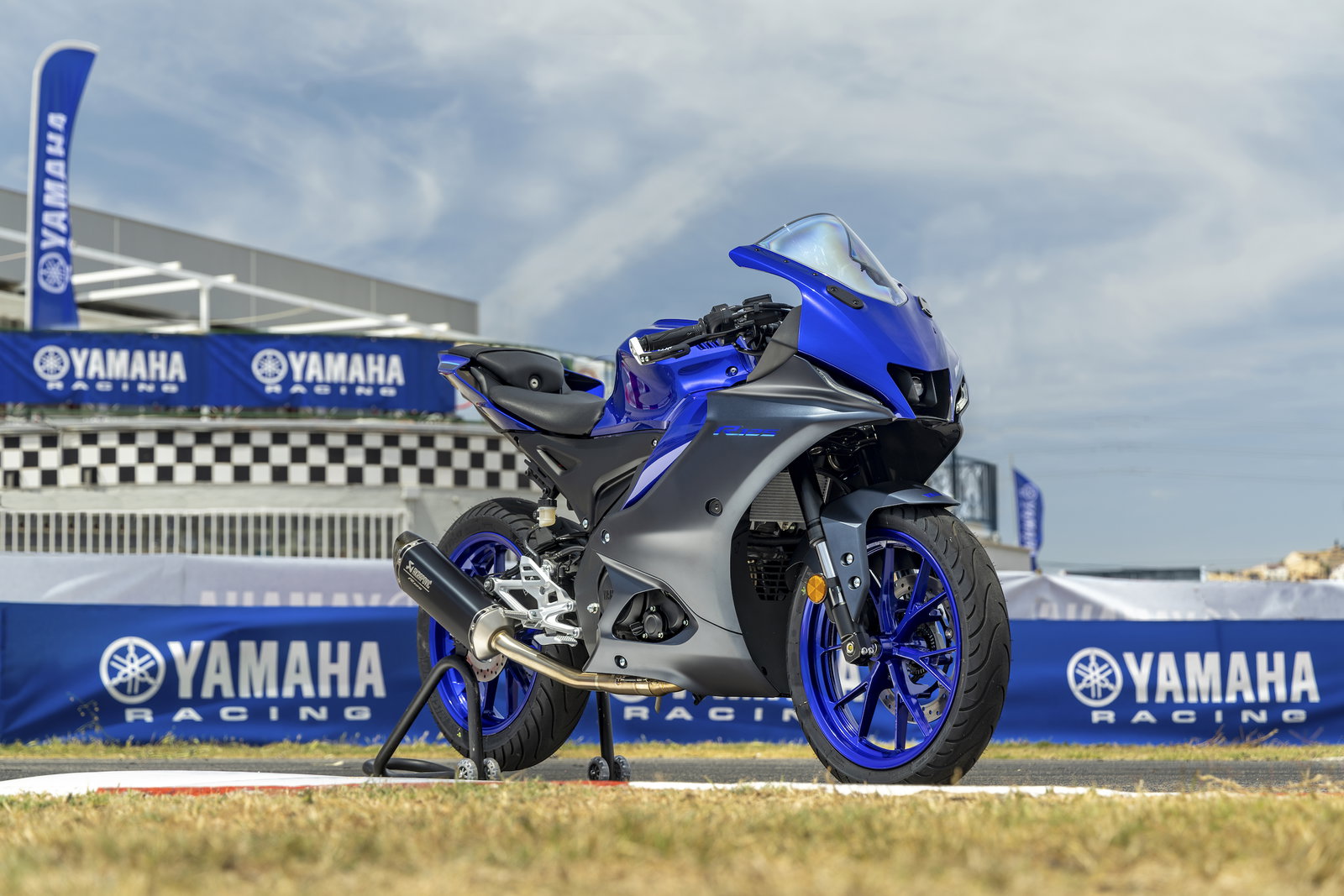 2023 Yamaha R125 review on road and track! | Visordown