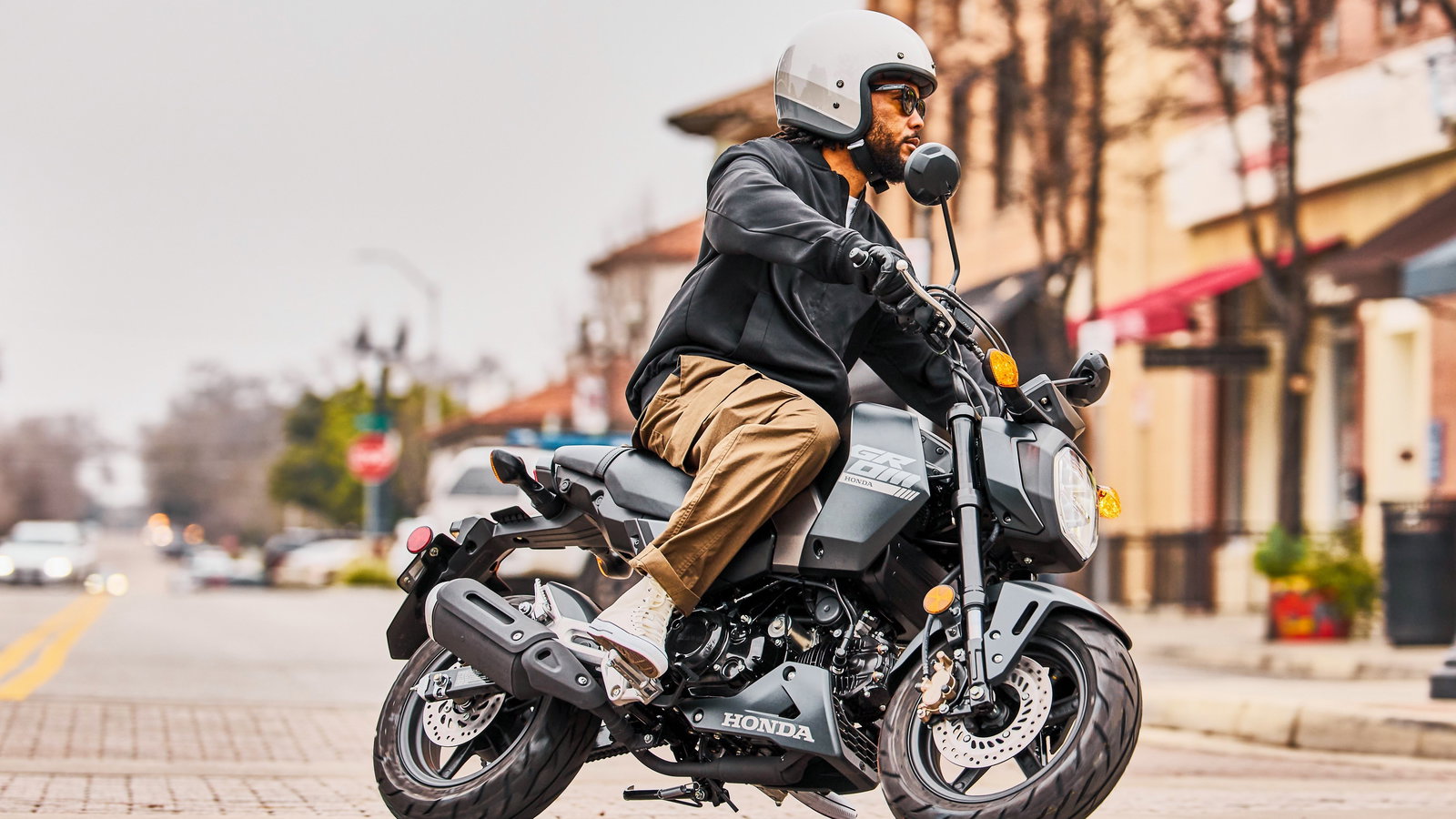 Honda MSX125 Grom - riding