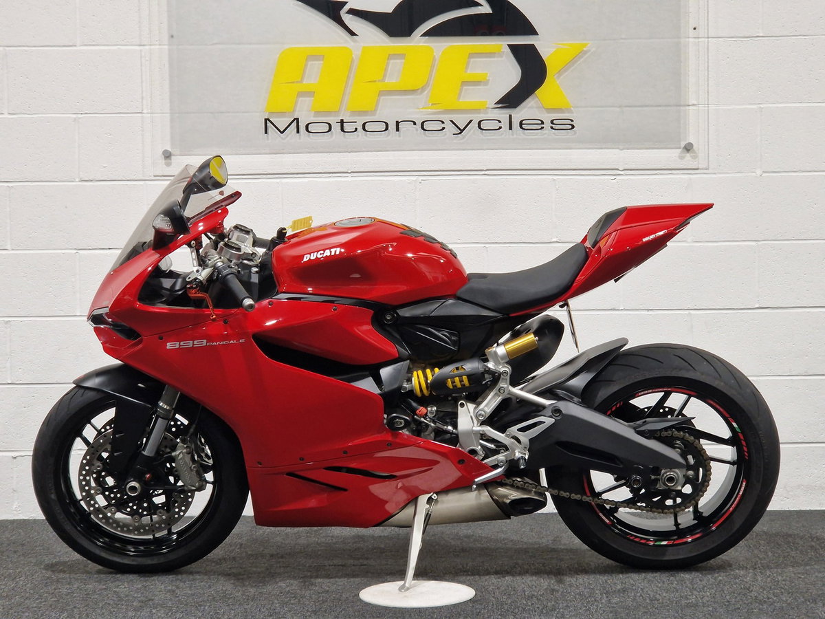 Celebrate The Dying Superquadro V-Twin With An £8,500 Ducati Panigale ...