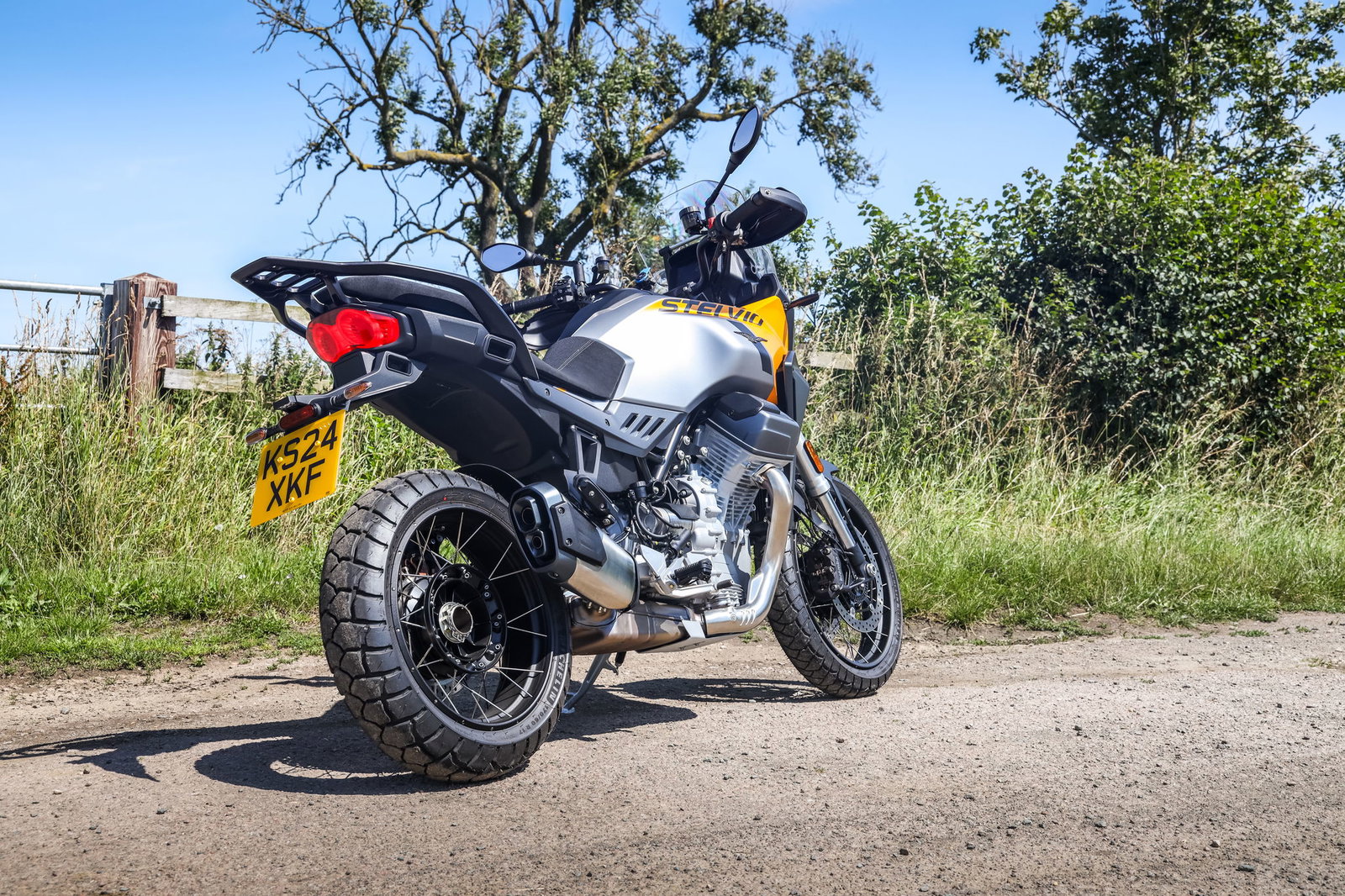 Moto Guzzi Stelvio - rear