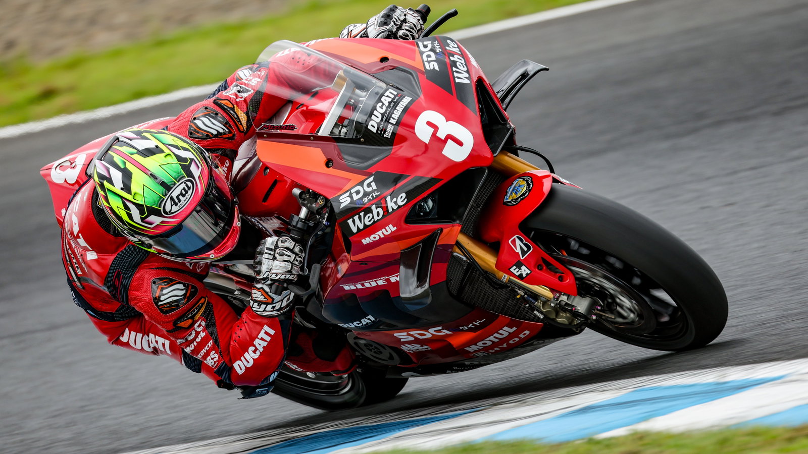 Ryo Mizuno riding his Ducati Panigale V4 R