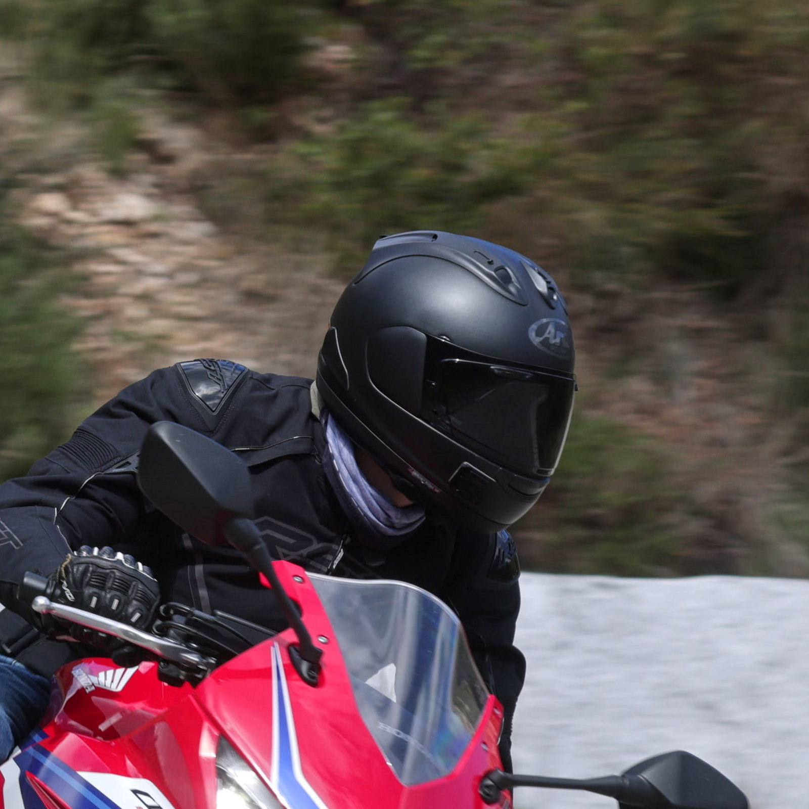 The Best Motorcycle Helmets: Motorbike Helmet Buyer's Guide | Visordown