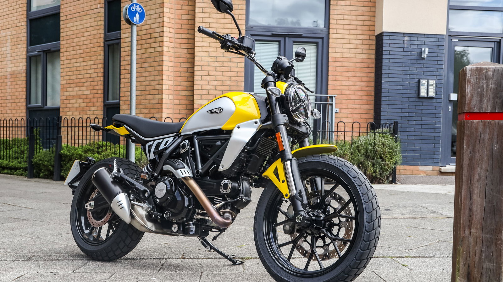 Ducati Scrambler - front