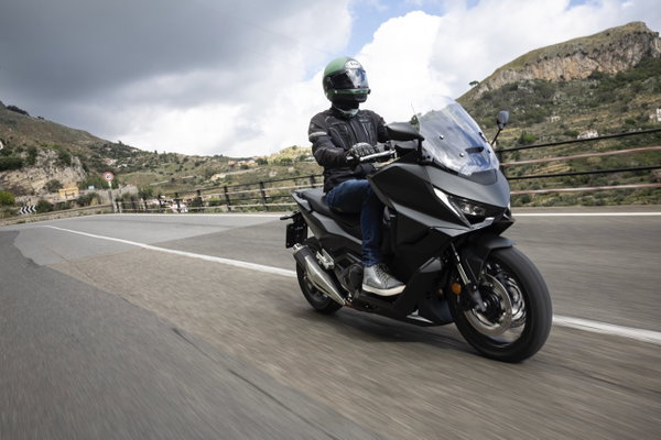 2025 Honda Forza 750 Review: Way More Fun Than You’d Imagine | Visordown