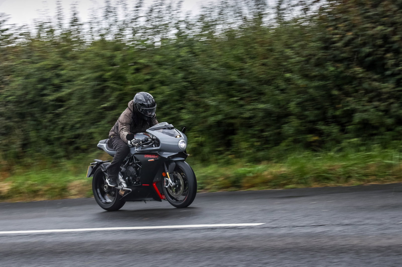 MV Agusta Superveloce - riding