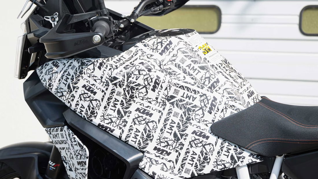 The camo on the bike clearly denotes it as the AMT version