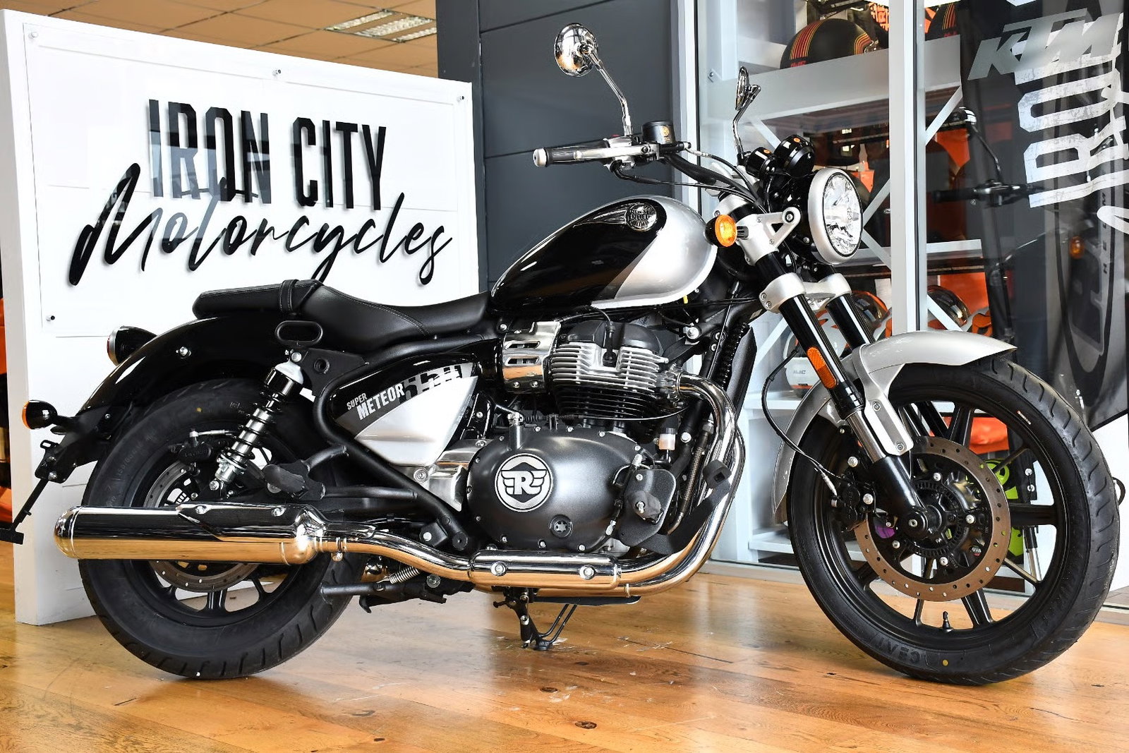 Deal of the Day: £1,100 Off a Brand New Royal Enfield Super Meteor ...