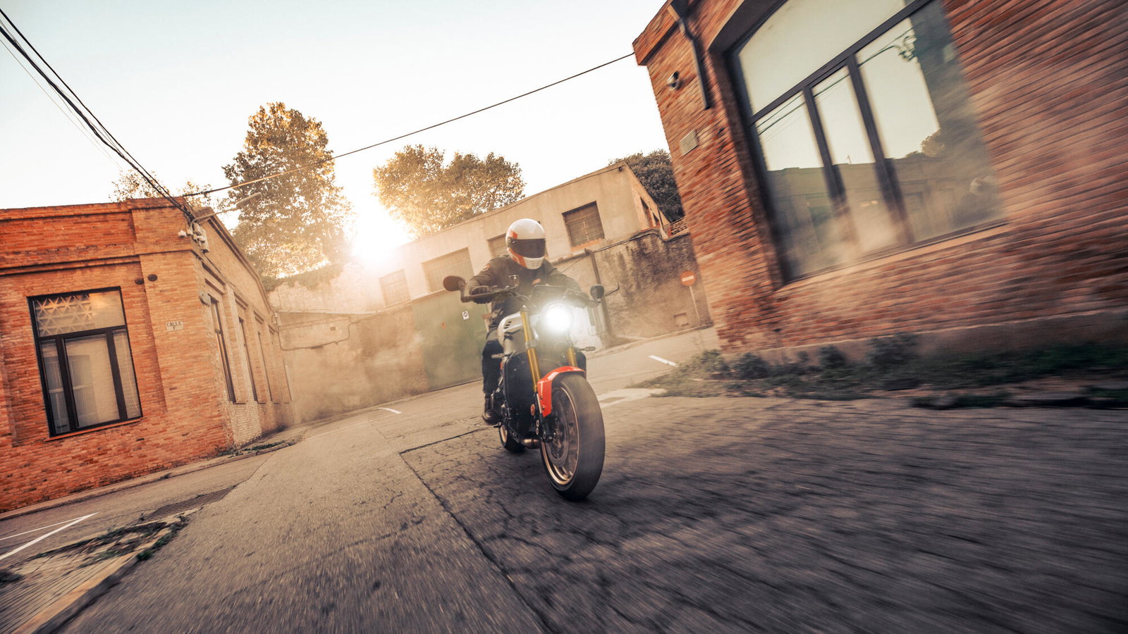 New Yamaha XSR900 in action