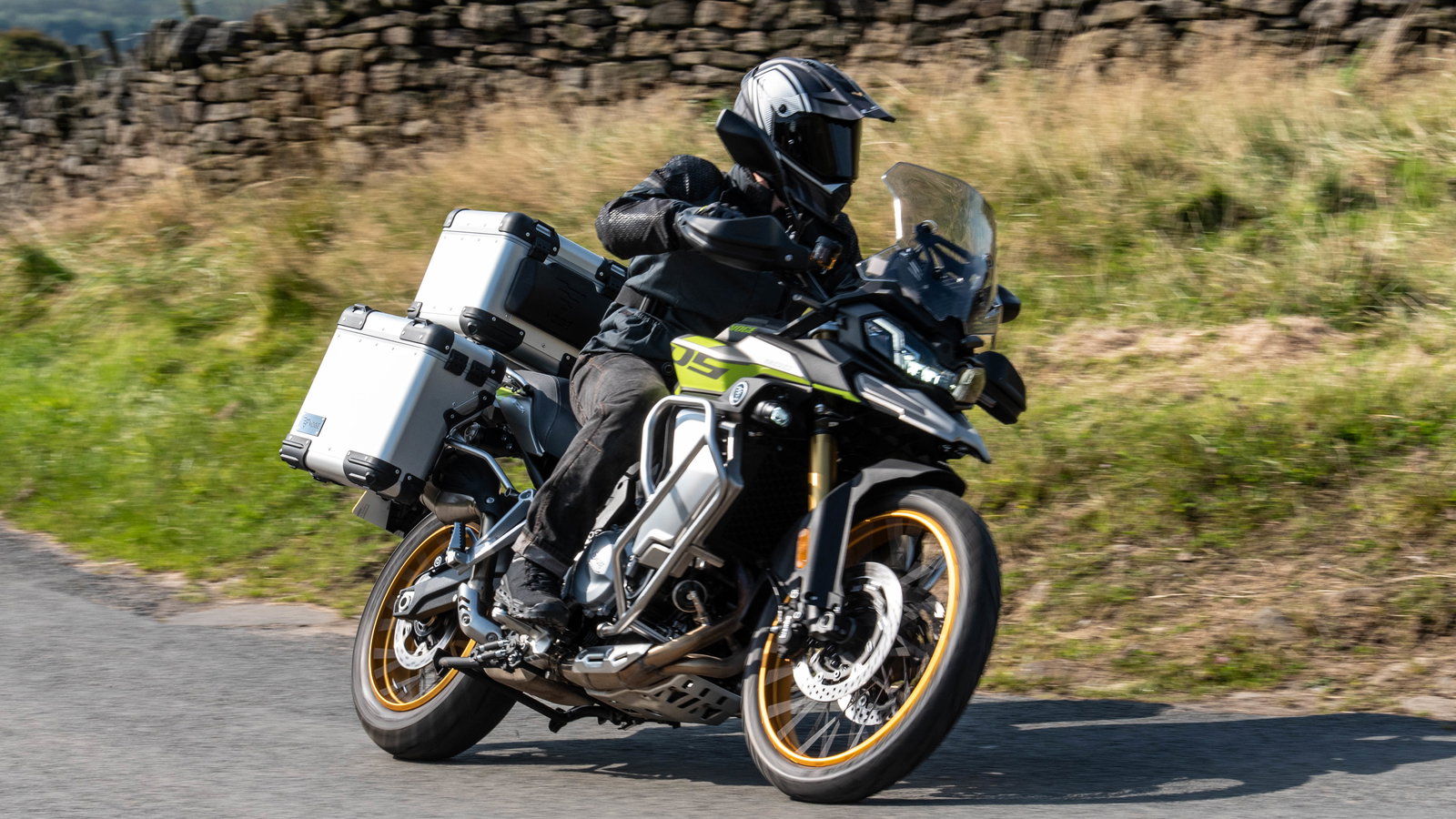 Voge DS900 X - riding