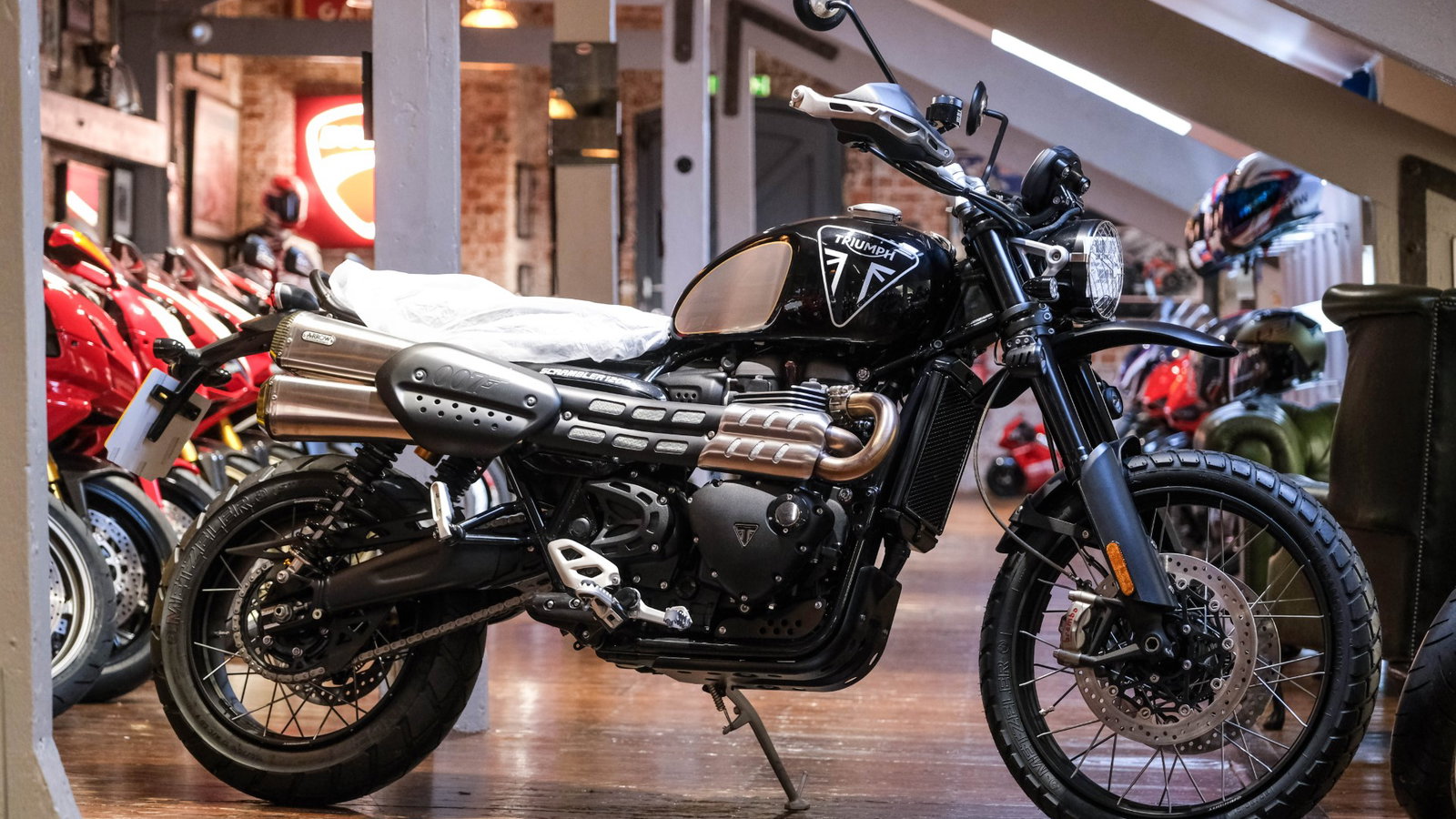 James Bond Triumph Scrambler 1200