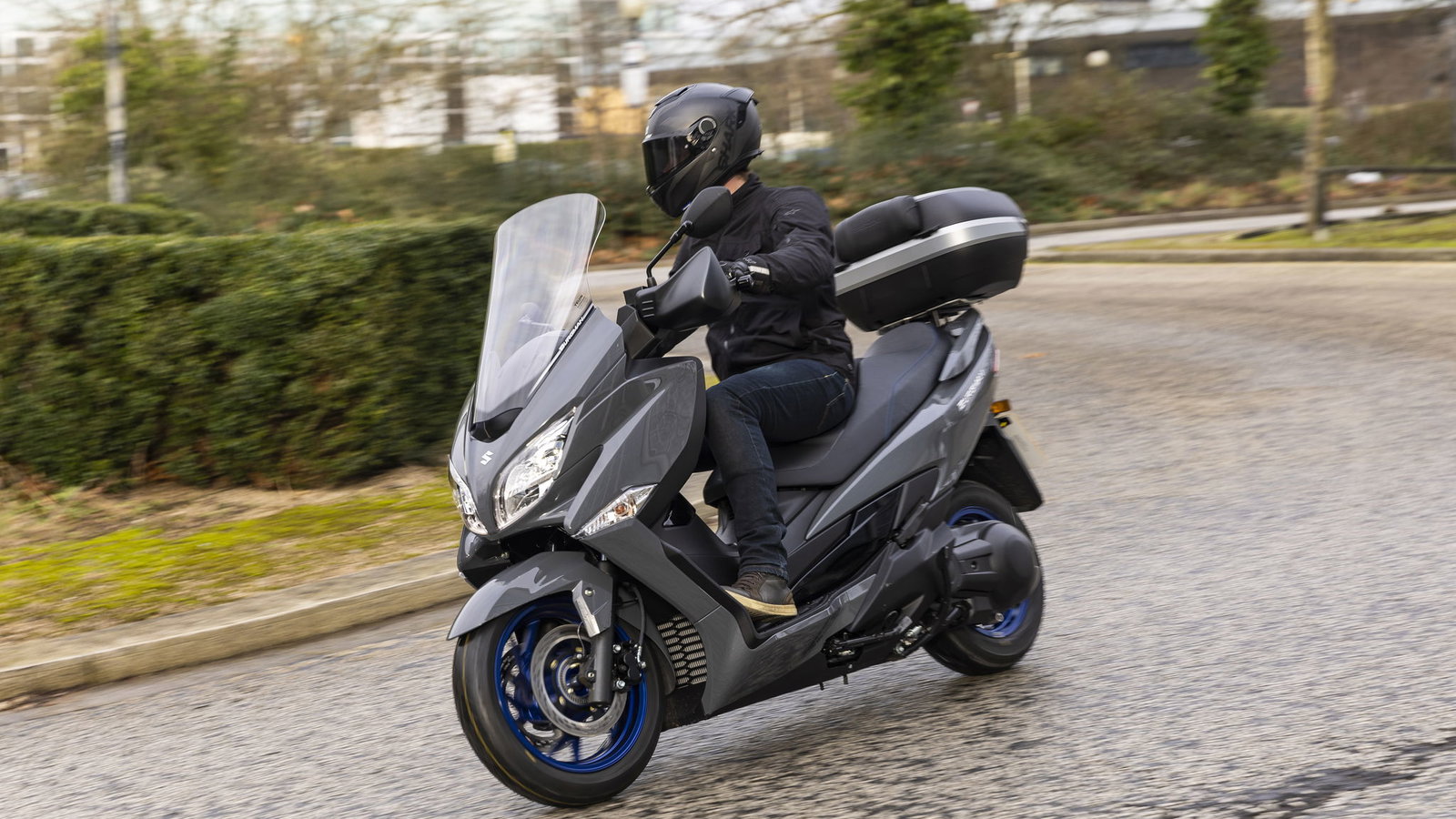 Suzuki Burgman 400 in action