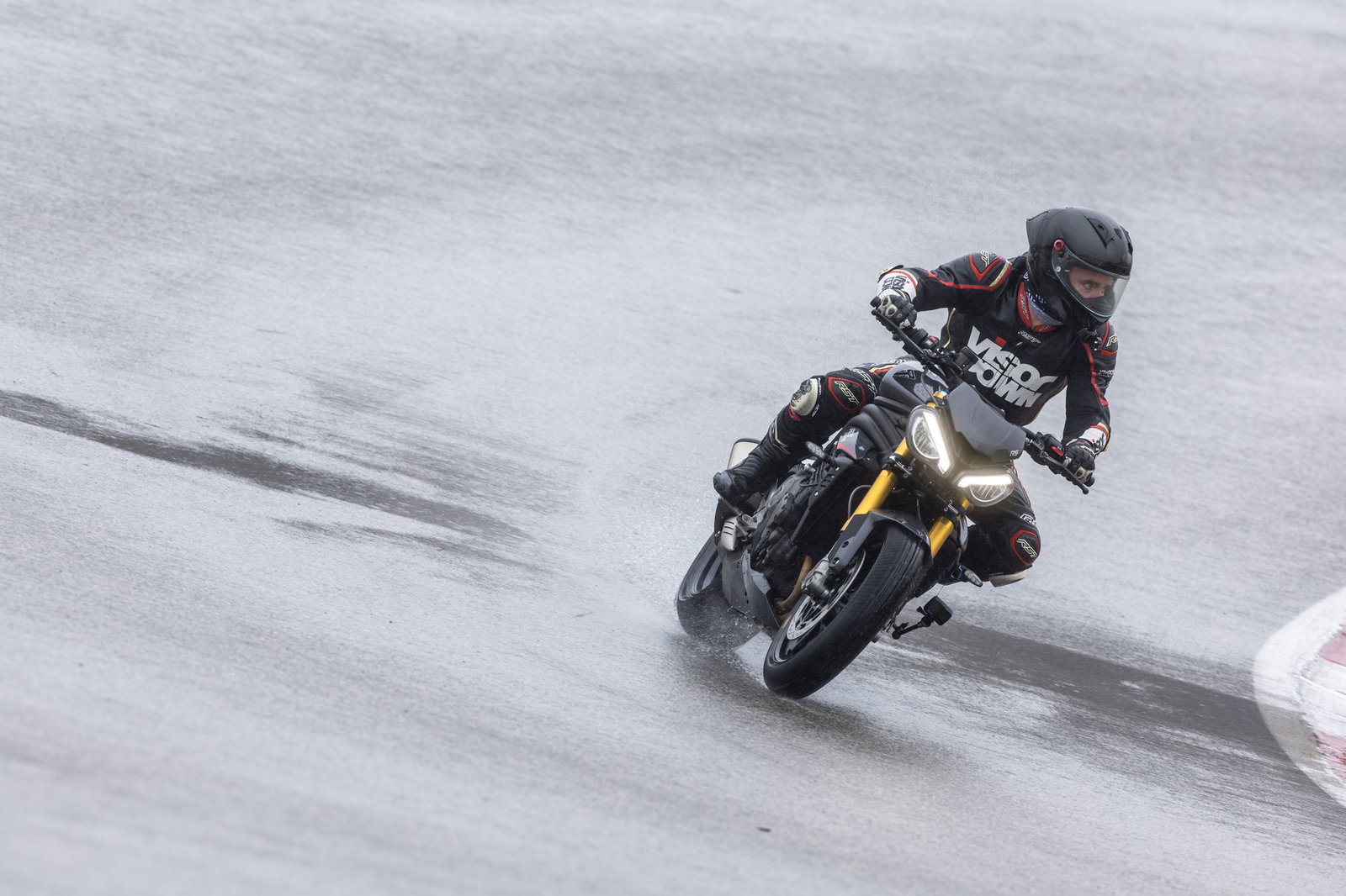 Speed Triple 1200 RS - riding track