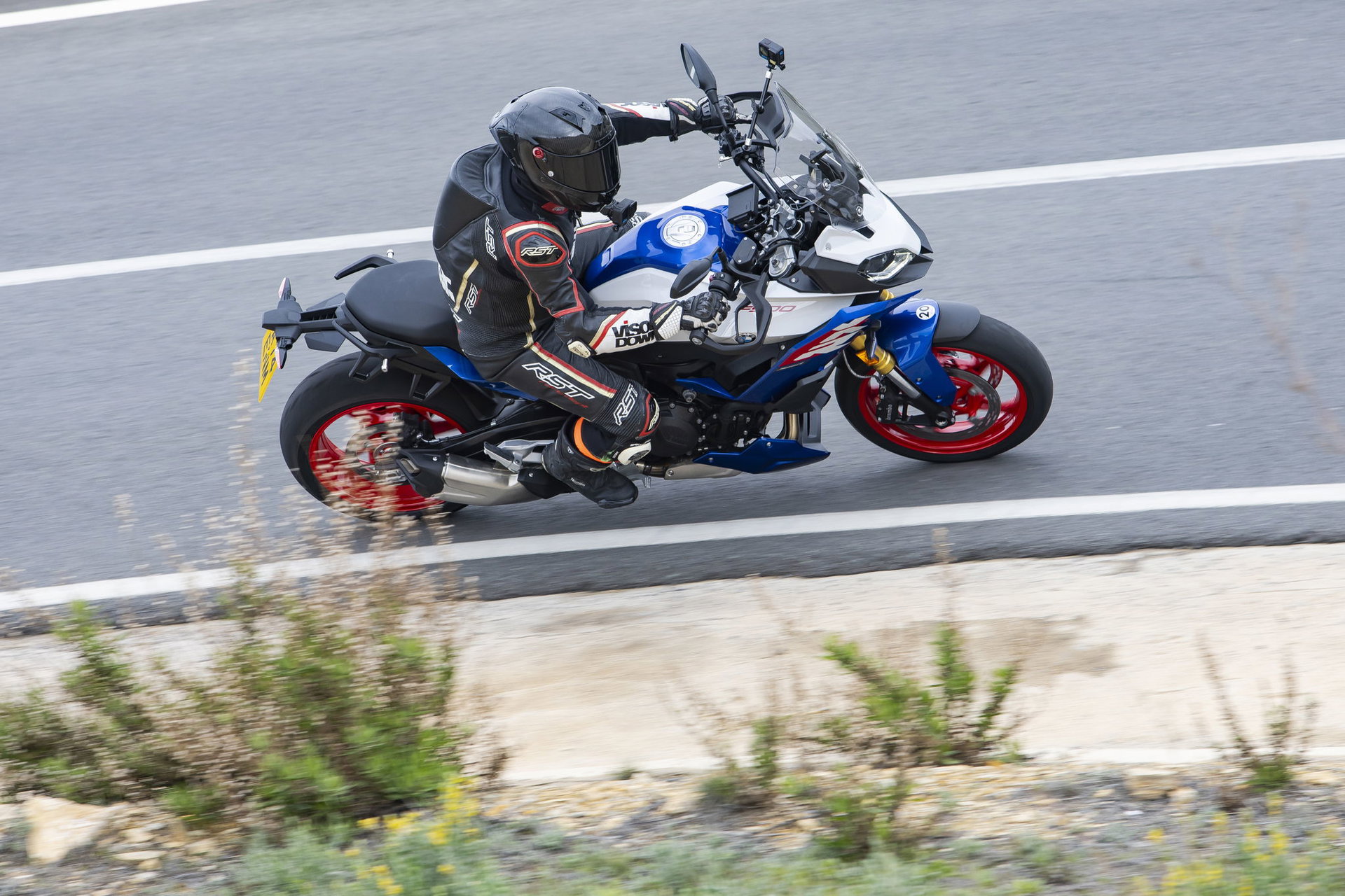 BMW F900 XR (2025) Review: BMW's Mid-Weight Sports Tourer Tested ...