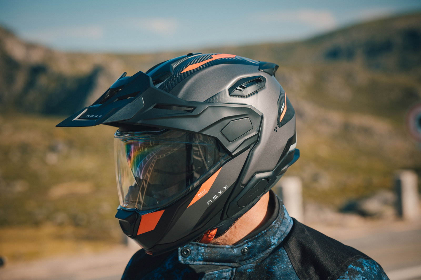 ニューキャベック Nexx Unveils New Premium Carbon Helmet with Built-In Aerospace