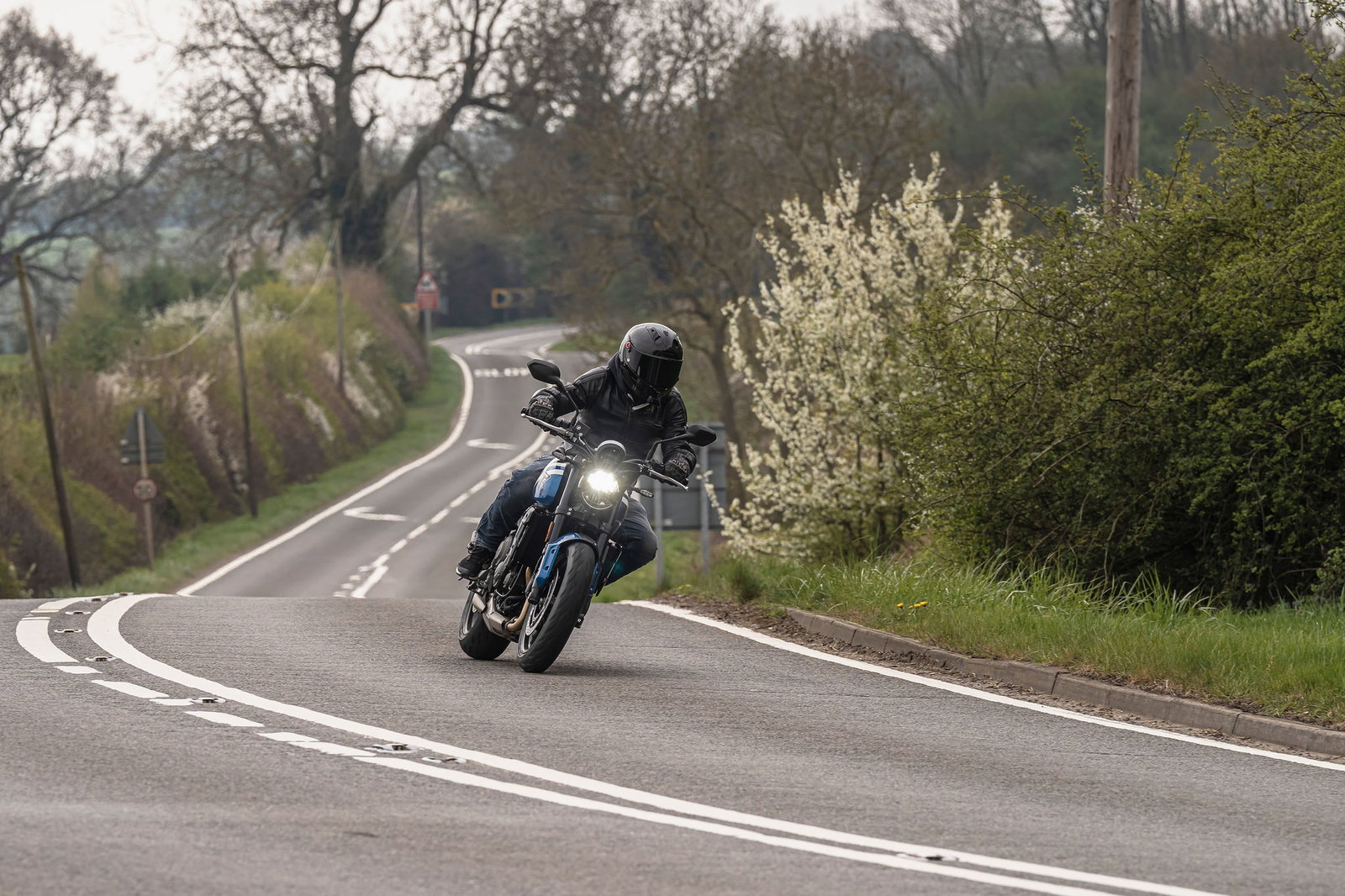 Trident 660 - riding