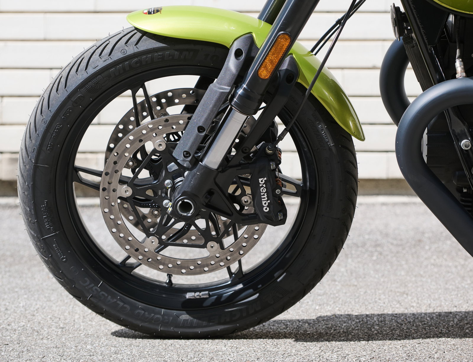 The V7 Sport - detail