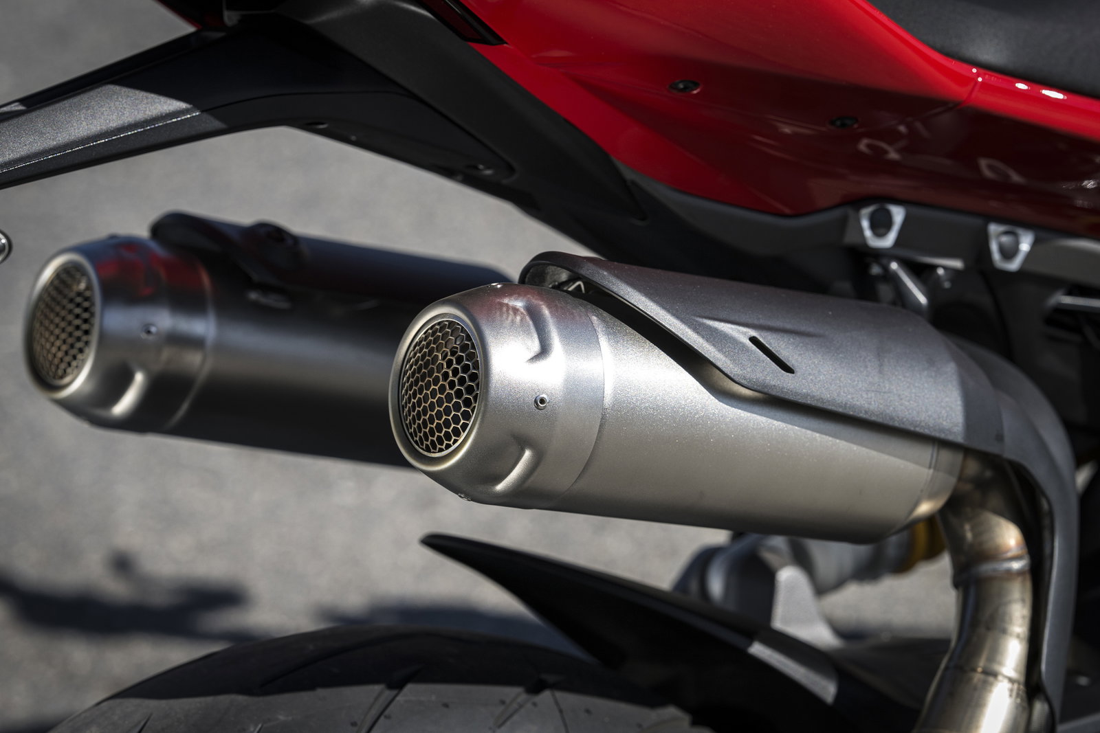 Streetfighter V2 S - exhaust