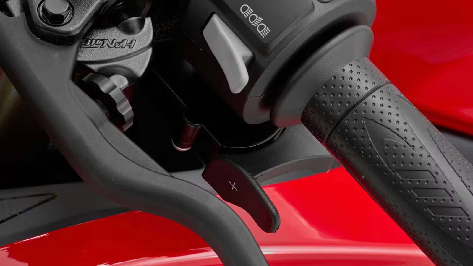 The QJ Motor SRK 500 RA automatic gearbox sports bike