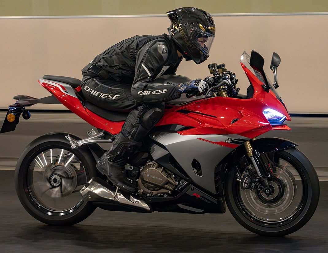 The QJ Motor SRK 500 RA automatic gearbox sports bike