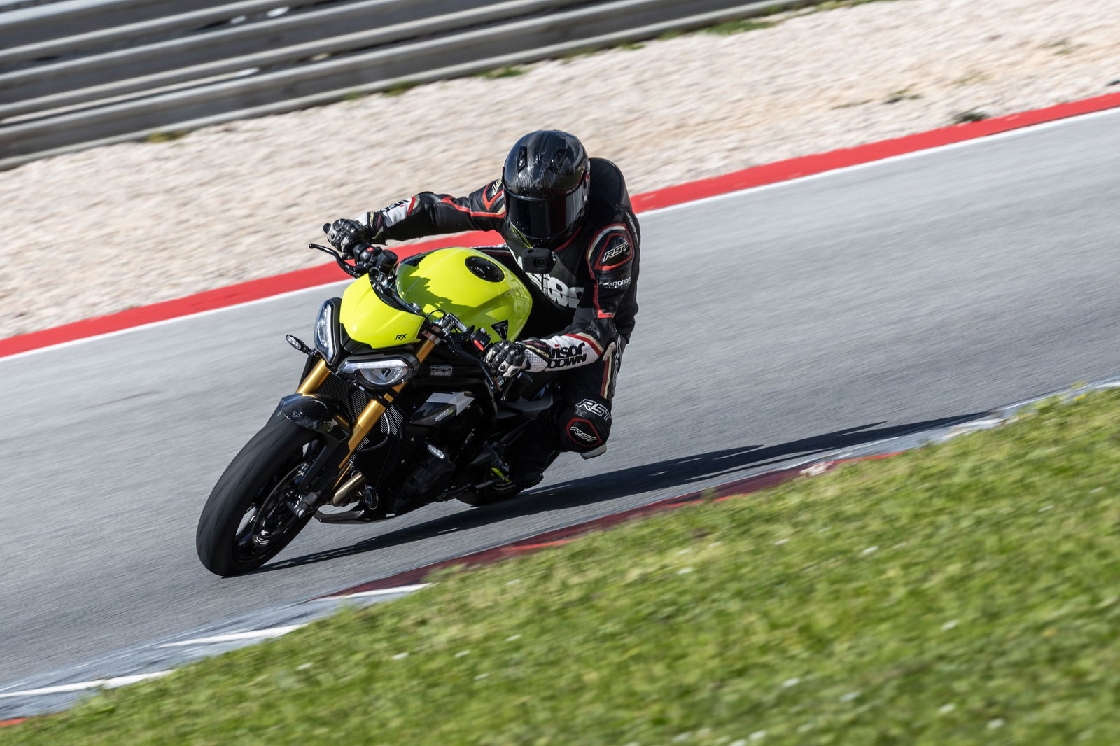 Speed Triple 1200 RX - riding