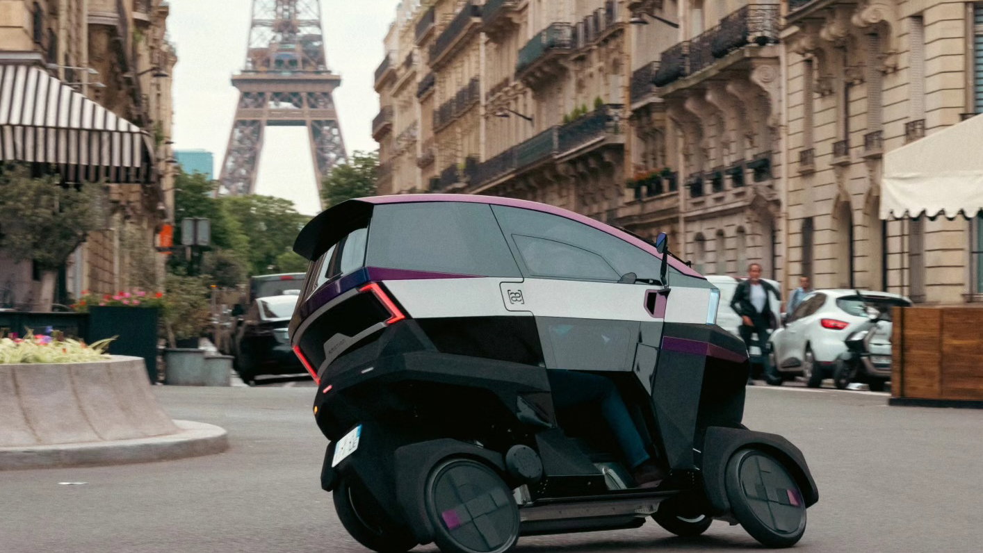 The ÆMotion Multiwheel ‘Bike’ Can Lean into Corners and Filter