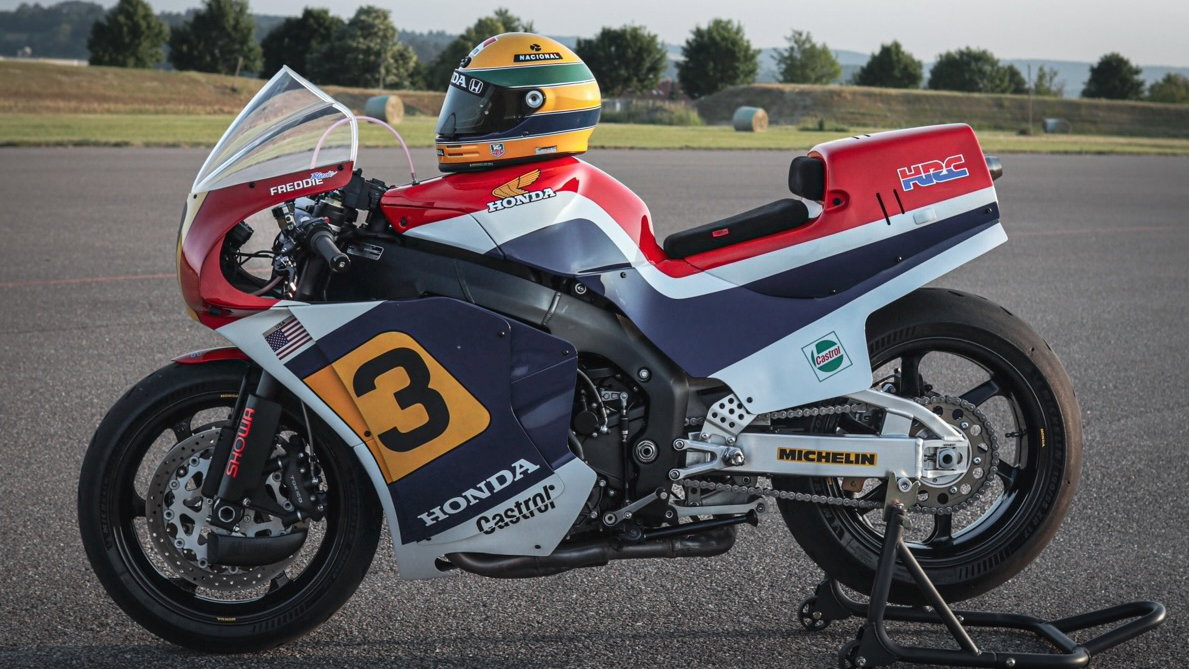 The Freddie Blade, by RindPerformance