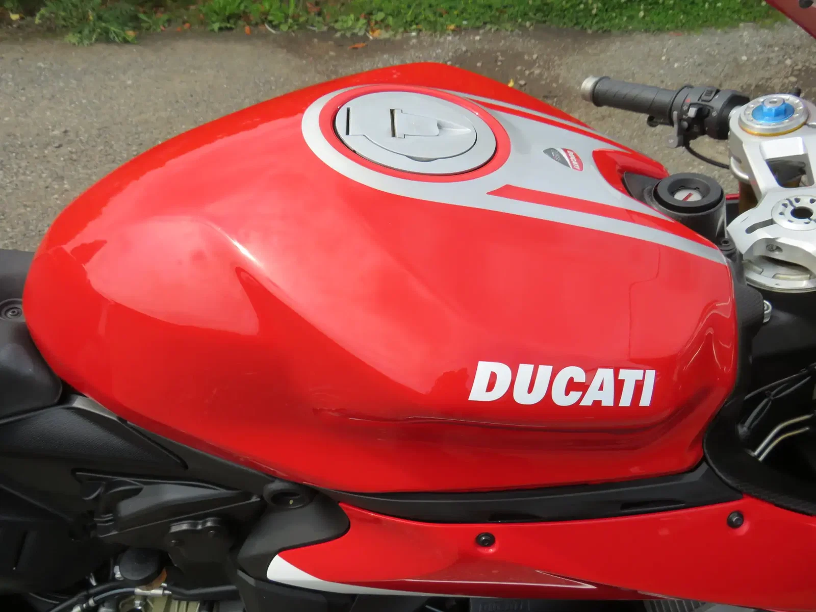 Ducati 1299 Panigale R tank