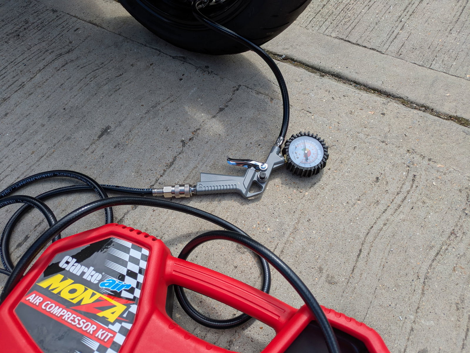 The air-gun with its built-in gauge is professional quality kit