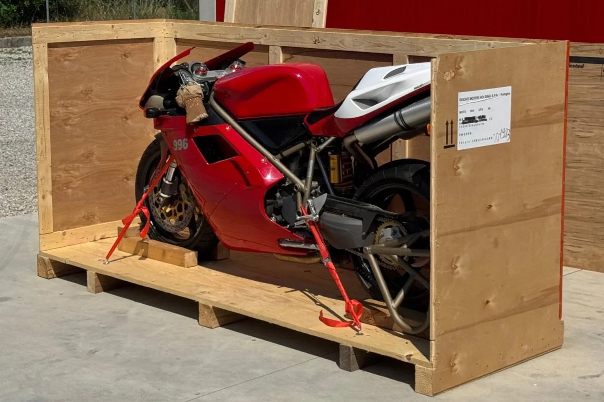 Incredible zero mile Ducati 996 SPS up for sale