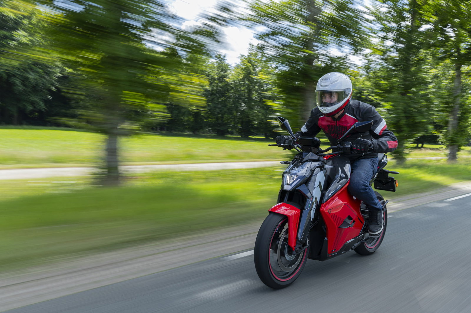 The Ultraviolette F77 Mach 2 - riding