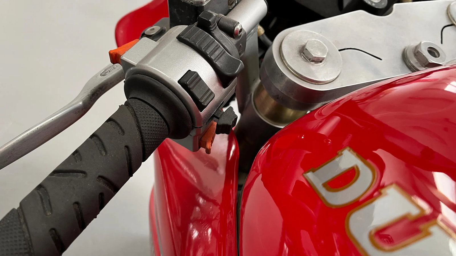 The fuel tank of a Ducati 400SS