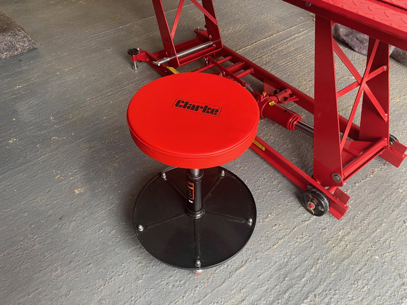 The Clarke CMS2 Height Adjustable Mechanics Seat