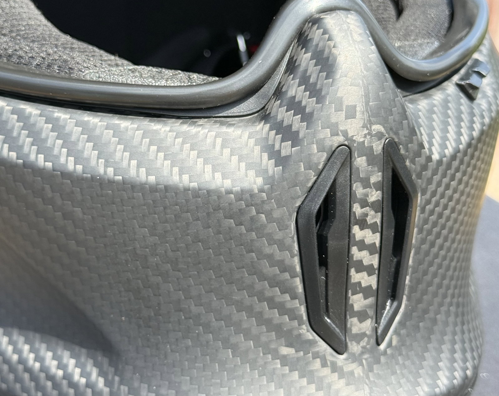 The chin vents on the Ruroc Eox