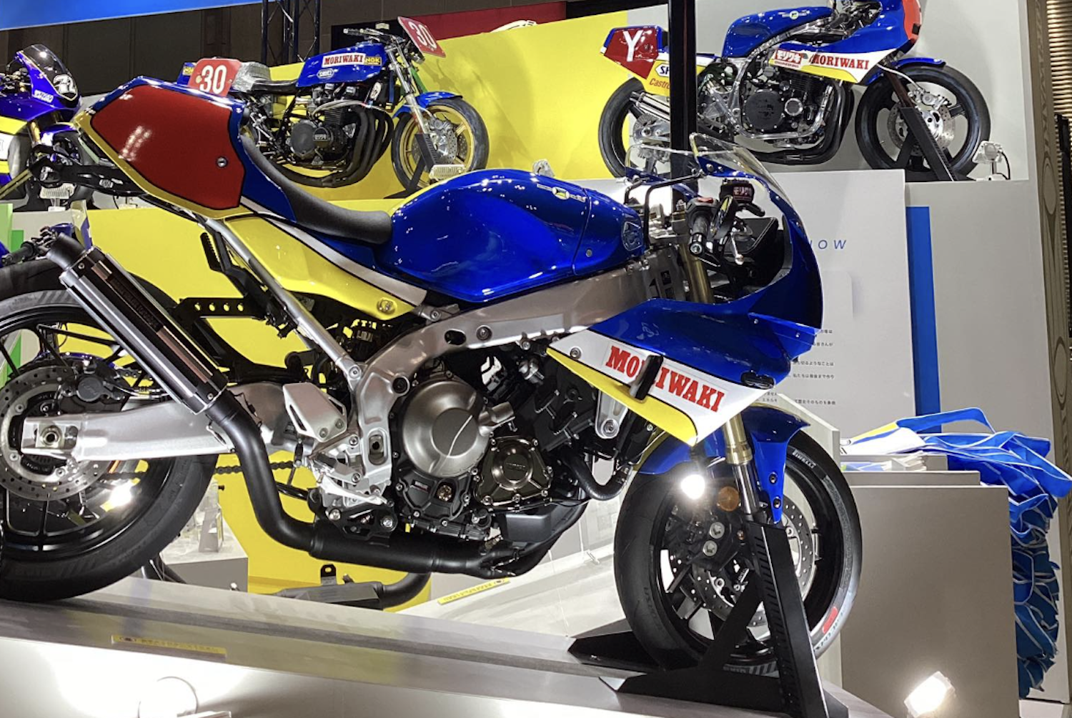 The custom XSR900 GP in front of Hikaru Miyagi's Moriwaki ZERO-X7 race bike