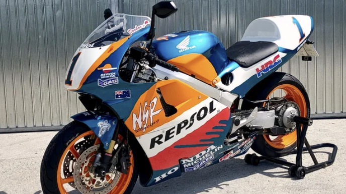 Honda VFR800 Fi turned into a Mick Doohan replica. Credit - Wallapop