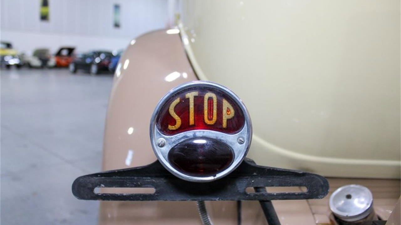 Tail light of a 1931 Studebaker