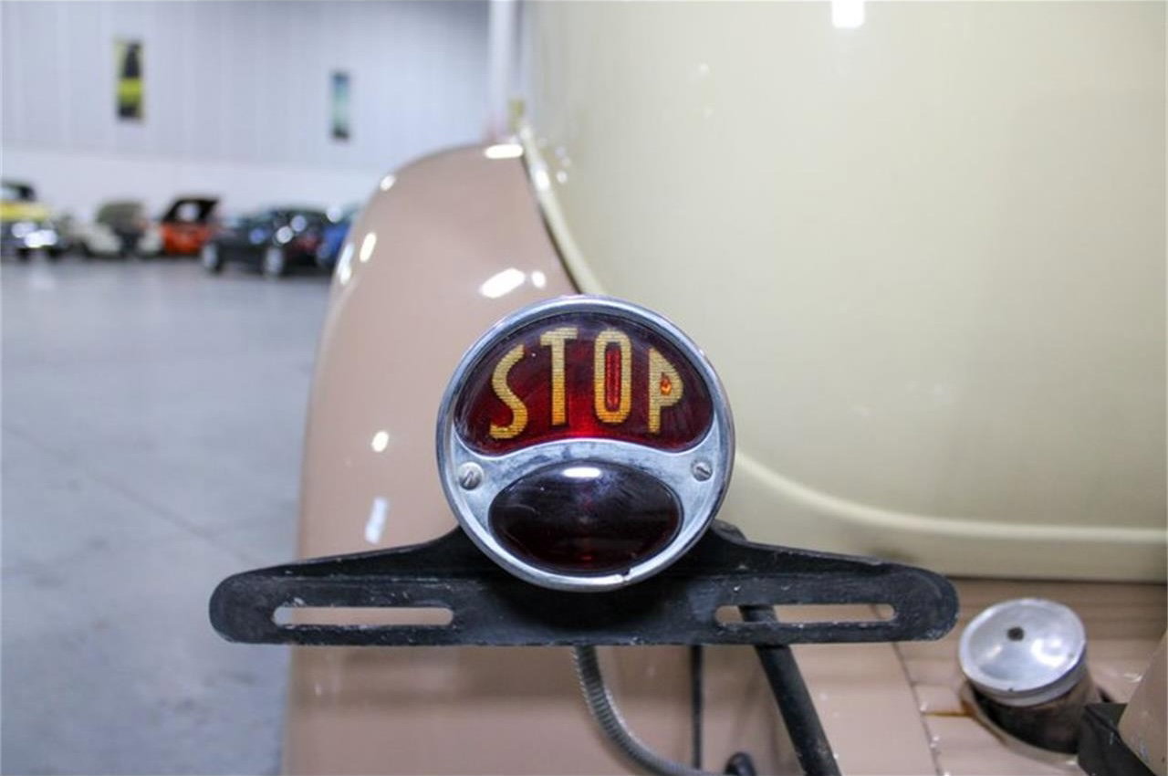 Tail light of a 1931 Studebaker