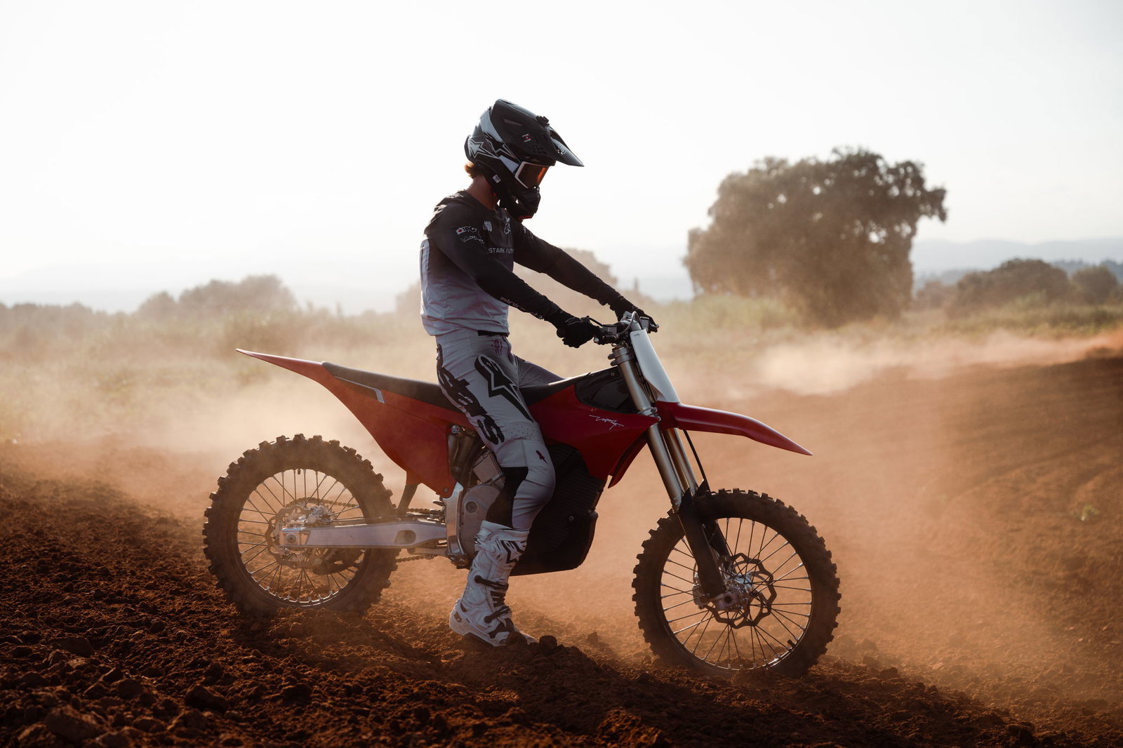Stark Varg MX 1.2 in red