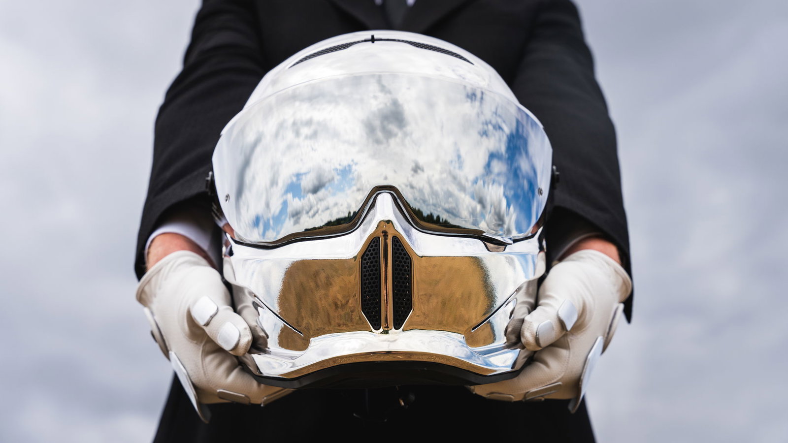 New limited edition Ruroc AT4.0 Carbon Chrome helmet