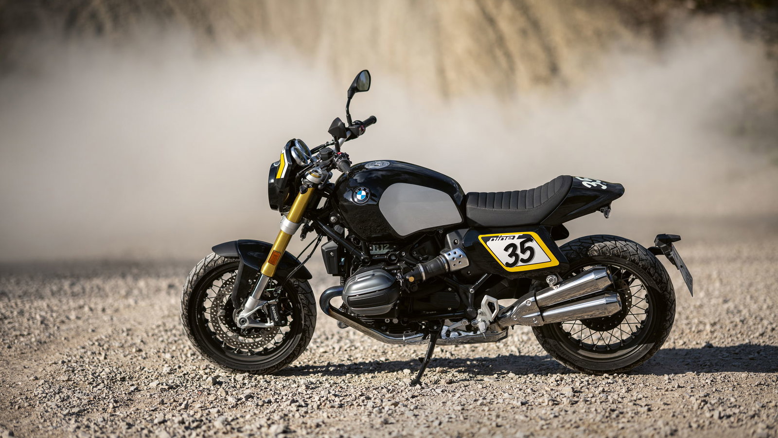 BMW R 12 nineT with the flat tracker accessories package
