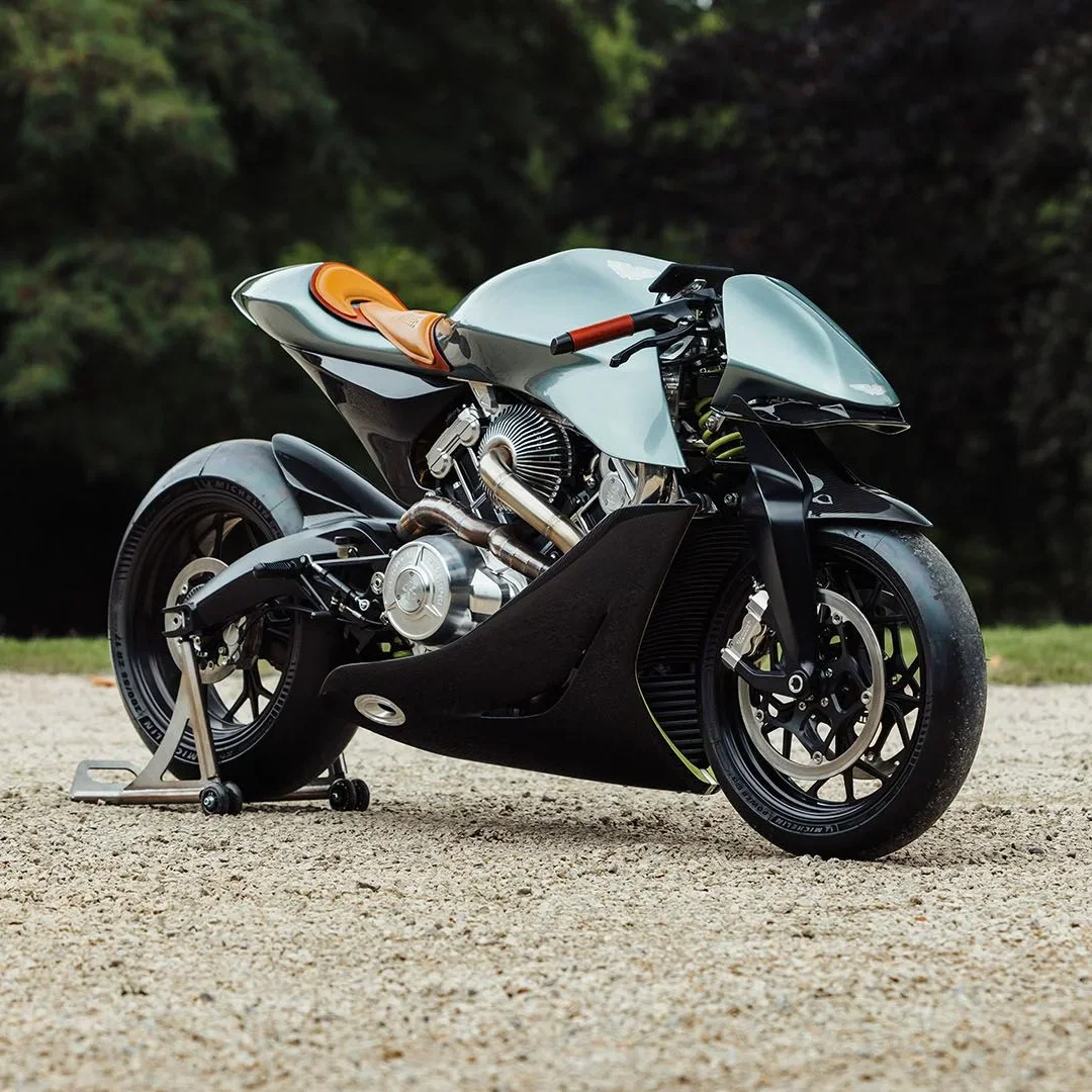 Aston Martin Brough Superior AMB 001