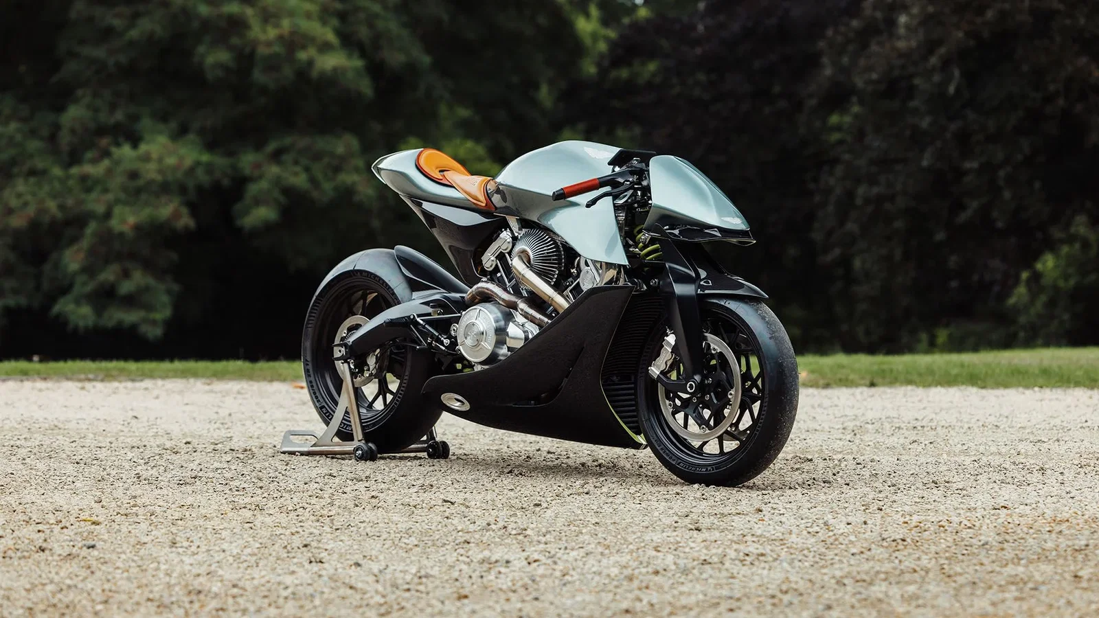 Aston Martin Brough Superior AMB 001