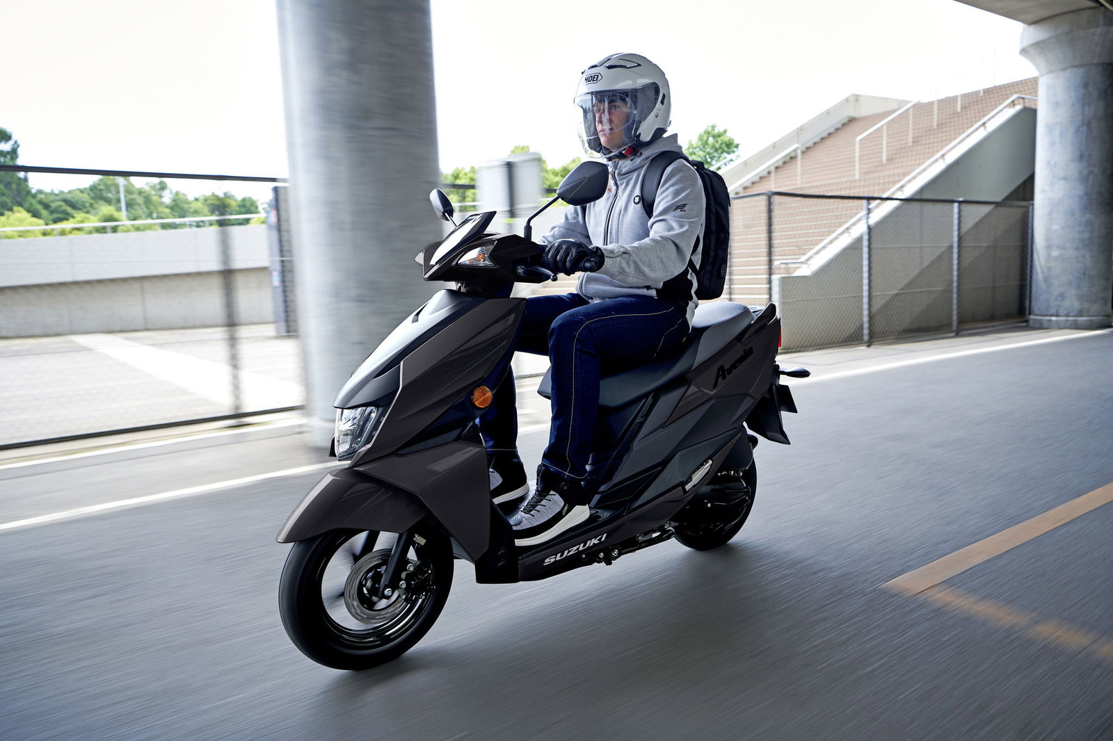 Suzuki Avenis in its all-black livery